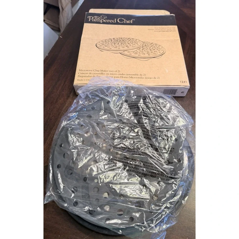 Pampered Chef Silicone Two-Piece Microwave Potato Apple Chip Maker 1241 NIB